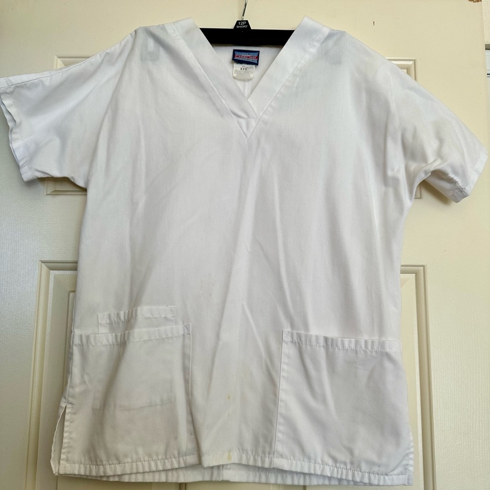 Cherokee XXS V neck 3-pocket scrub top in color White